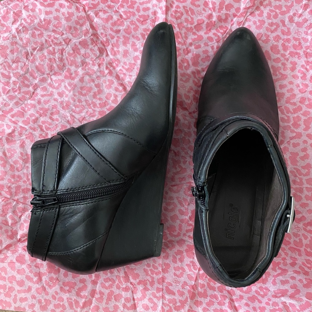 Nicole Halo black ankle booties